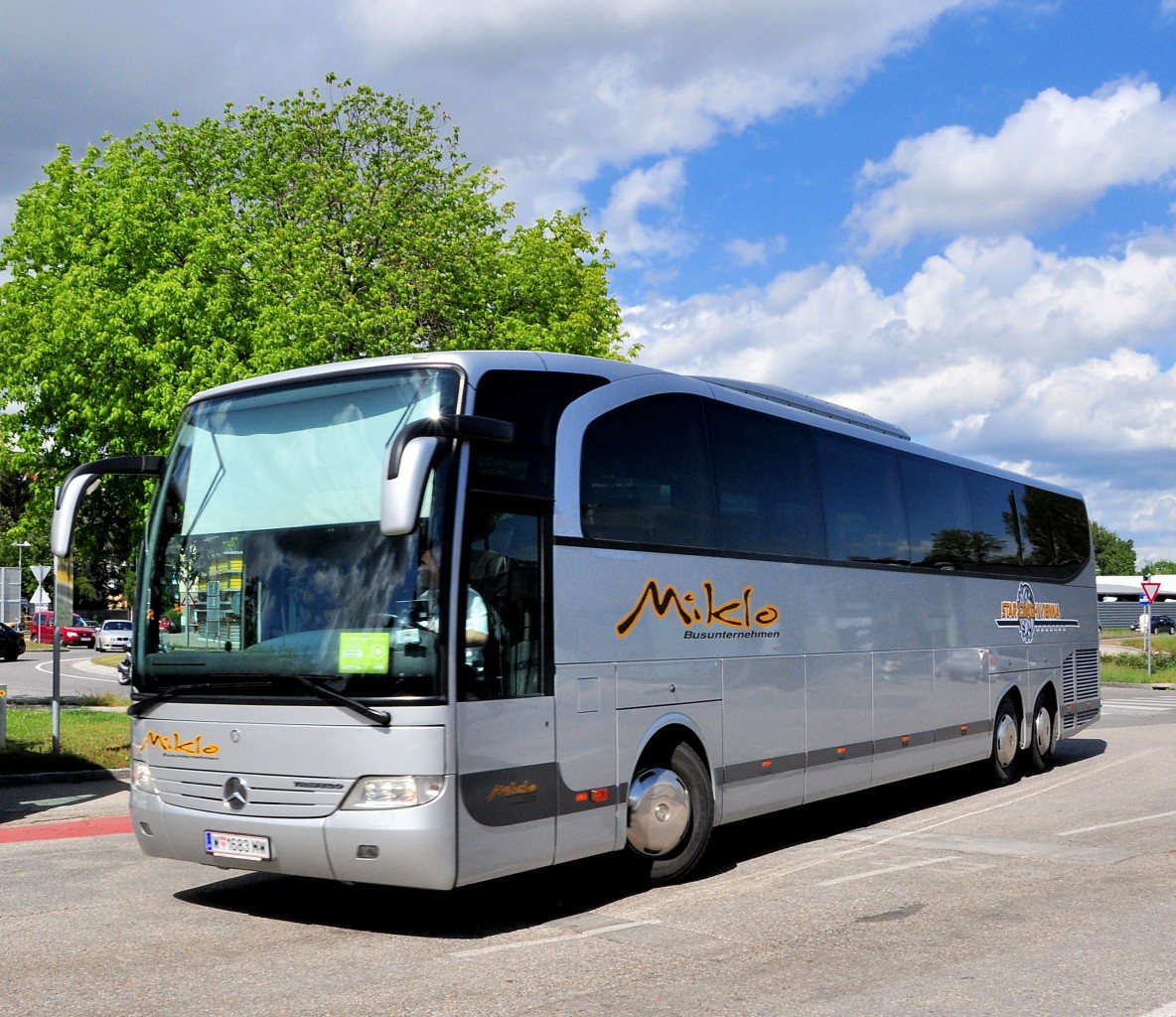 Merceds Travego von Miklo Reien aus Wien im Mai 2014 in Krems.