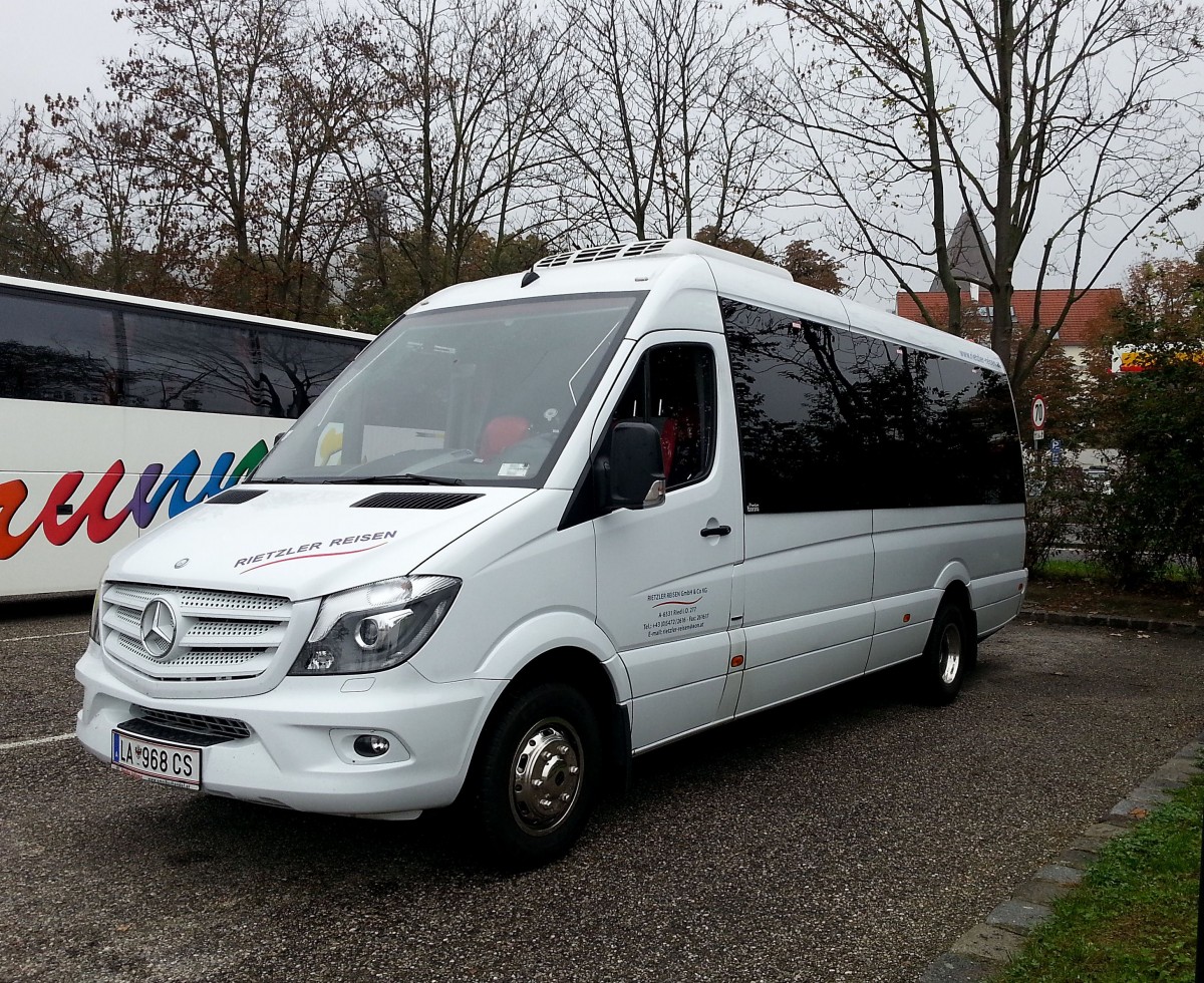 Merdedes Benz 519 Bluetec Sprinter von Rietzler Reisen aus sterreich am 11.10.2014 in Krems.