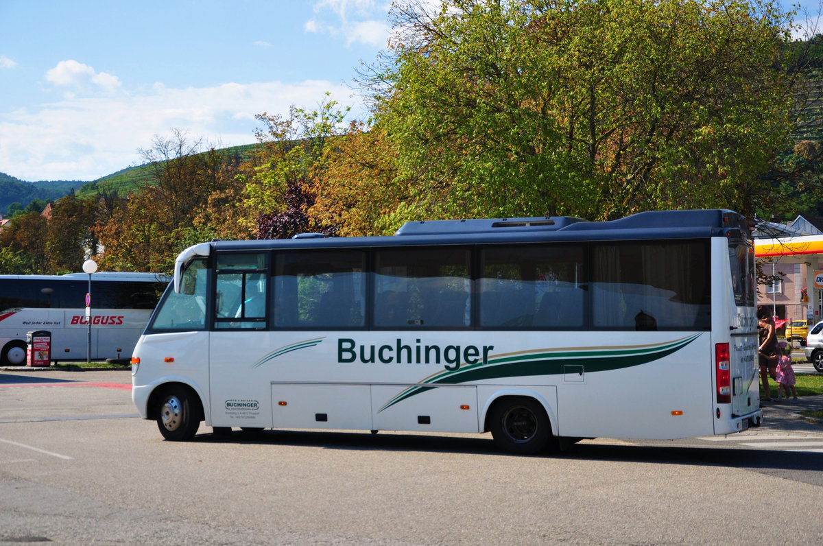 Midi Bus Mercedes O 818 von Buchinger Reisen aus sterreich in Krems gesehen.