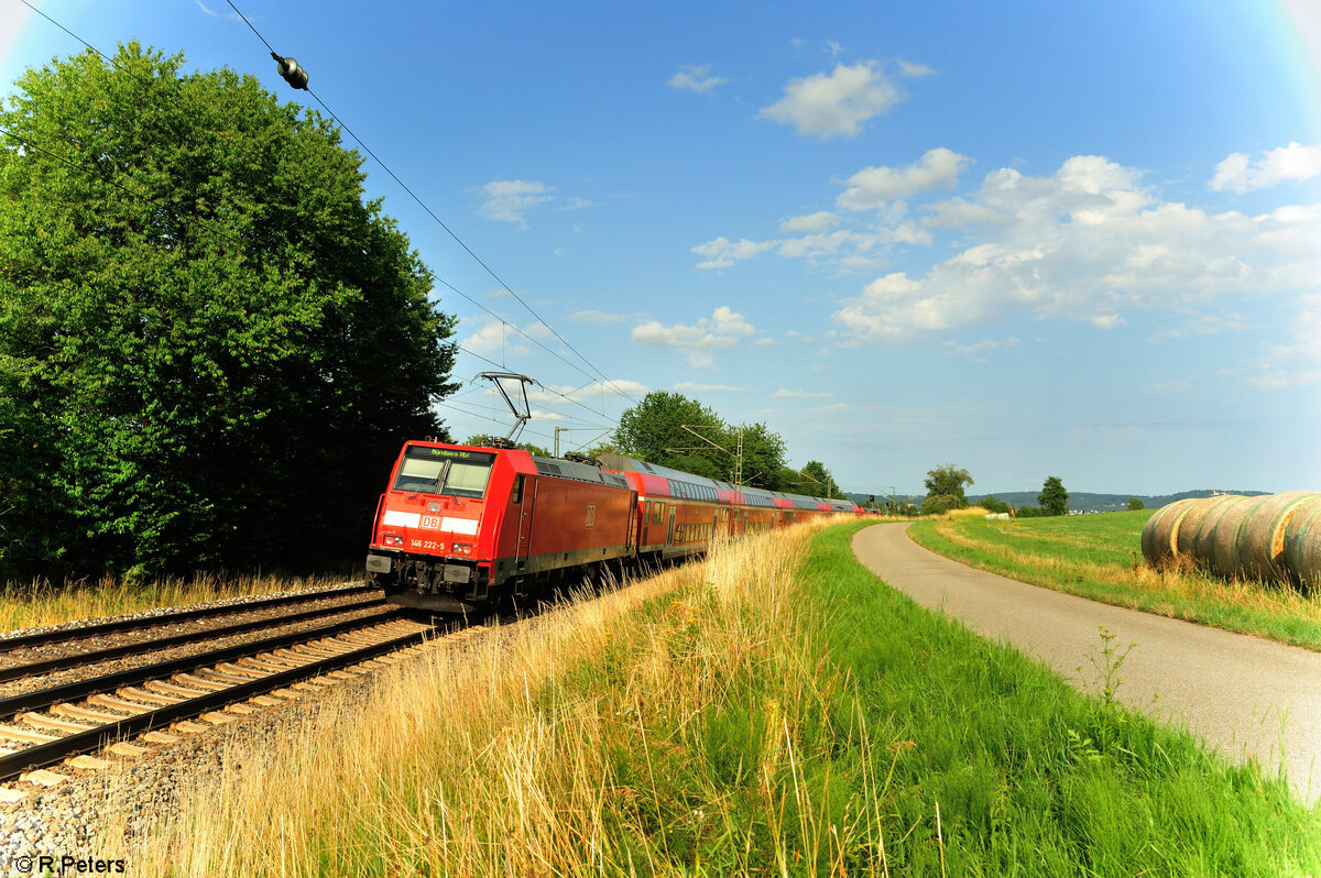 Nachschuss auf 146 222-5 die den RE50 4865 N�rnberg - M�nchen bei P�lling schiebt. 16.07.23