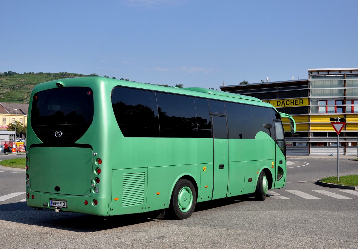  Nachschuss  auf den KING LONG XMQ6900 aus sterreich im August 2013 in Krems gesehen.