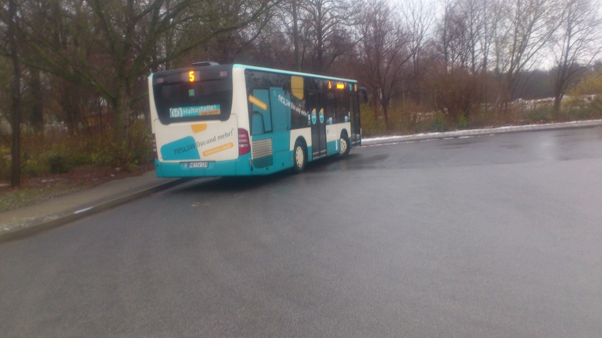 .....NB SW 528 dieser Citaro K am Wochenende im Wechsel auf der Linie 5+6 hier auf der Linie 5 in Monkeshof und die beiden  Wagen haben immer noch ihre eigen Werbung der Stadtwerke 