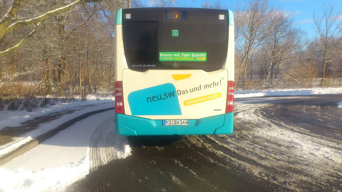 ....NB SW 544 der neuen Baureihe der Mercedes Citaro wo einer dieser Busse angeschafft wurde letztes Jahr....mit dem Logo der Neubrandenburger Stadtwerke am Heck was auf die Fahrzeuge angebracht wird bis dann irgendwann mal die Werbung kommt