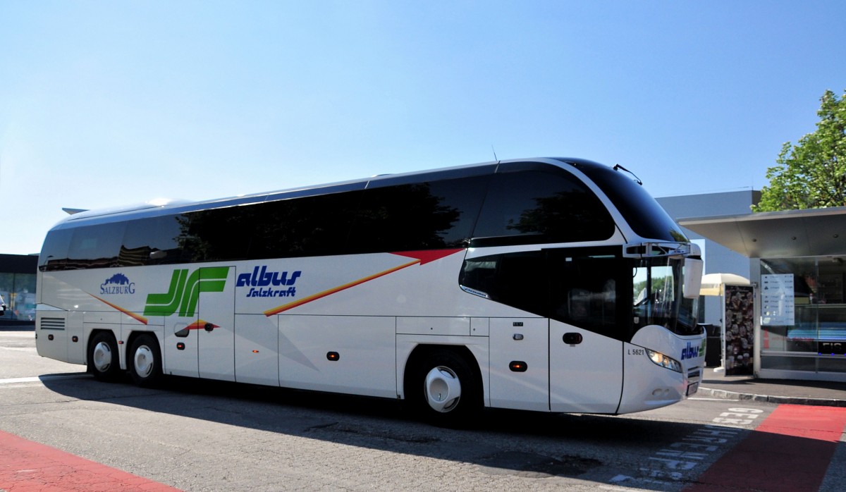 Neoplan Cityliner von Albus / sterreich am 17.6.2013 in Krems unterwegs.