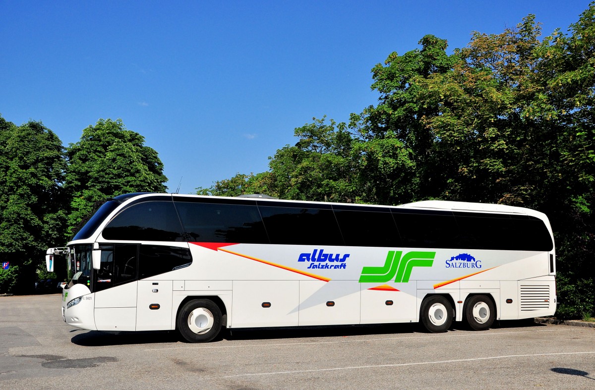 Neoplan Cityliner von Albus / sterreich am 17.6.2013 in Krems unterwegs.