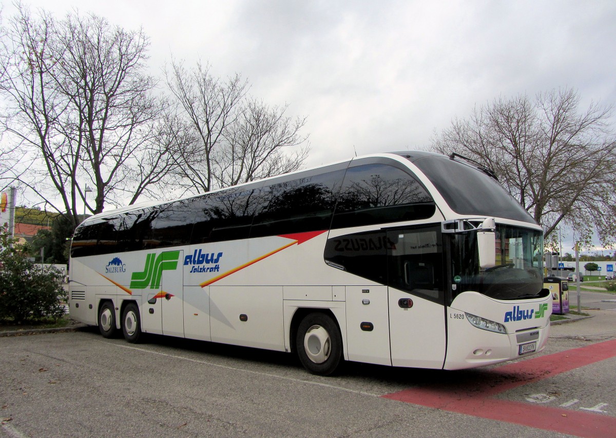 Neoplan Cityliner von albus aus sterreich am 22.10.2014 in Krems.