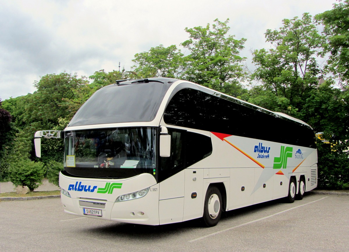 Neoplan Cityliner von albus-Salzkraft aus sterreich am 27.5.2013 in Krems gesehen.