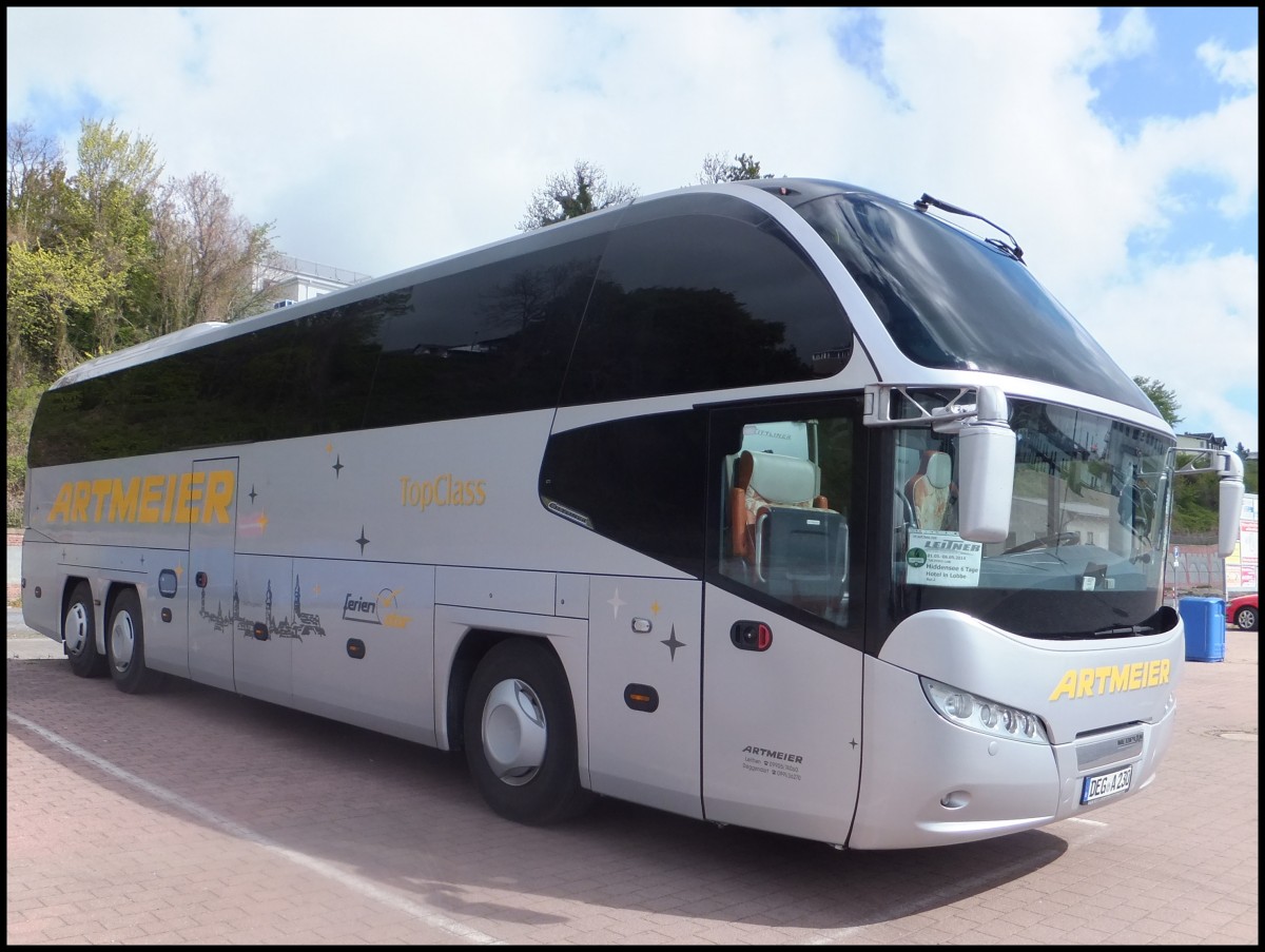 Neoplan Cityliner von Artmeier aus Deutschland im Stadthafen Sassnitz.