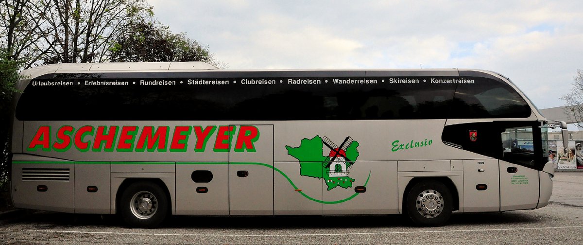 Neoplan Cityliner von Aschemeyer Reisen aus der BRD in Krems gesehen.