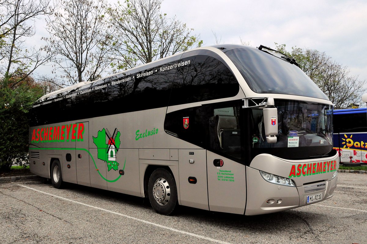 Neoplan Cityliner von Aschemeyer Reisen aus der BRD in Krems gesehen.