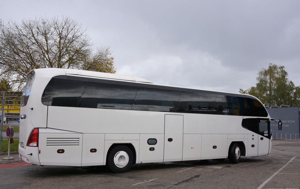 Neoplan Cityliner aus Obersterreich 10/2017 in Krems.