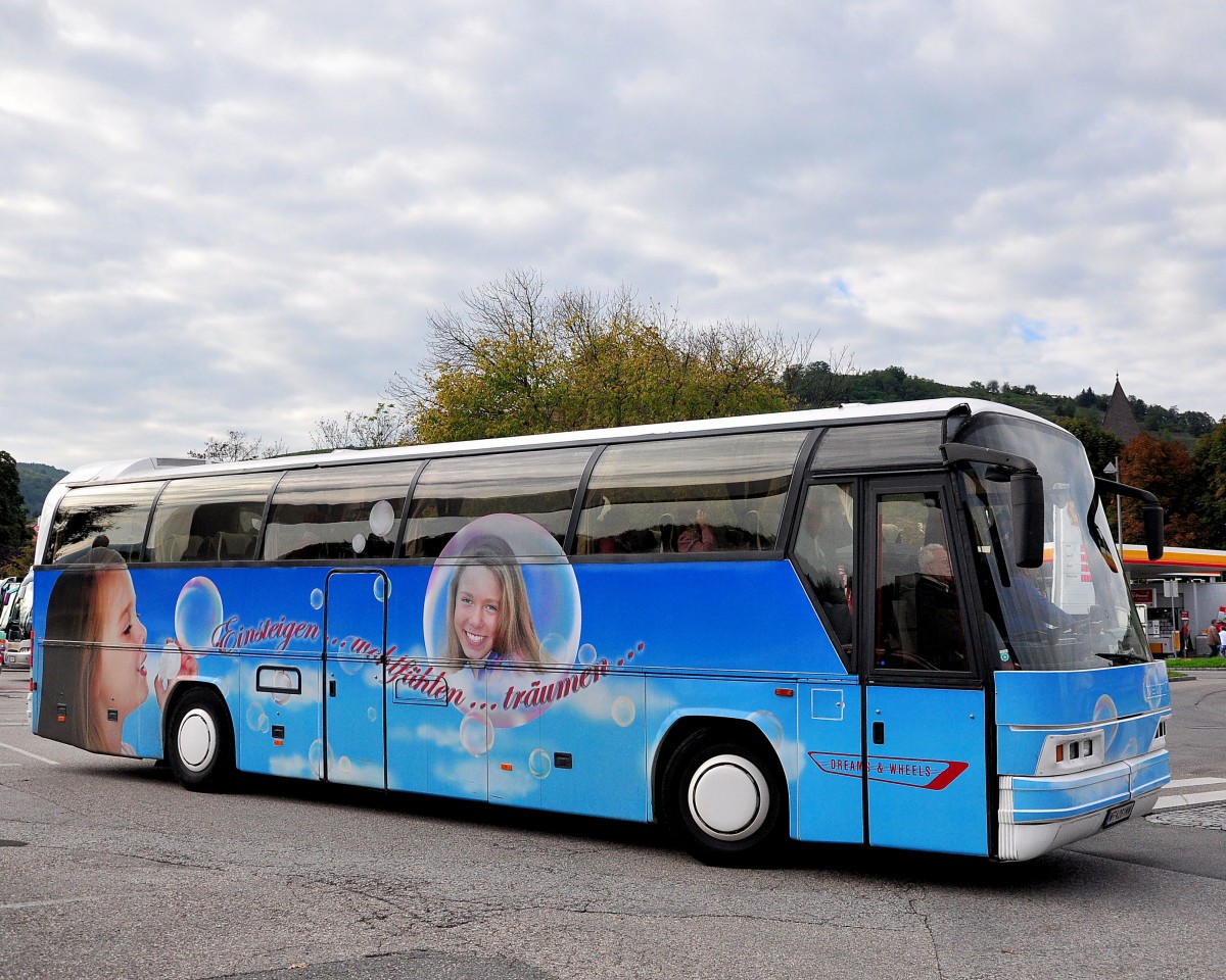 Neoplan Cityliner aus Wien am 27.9.2014 in Krems.