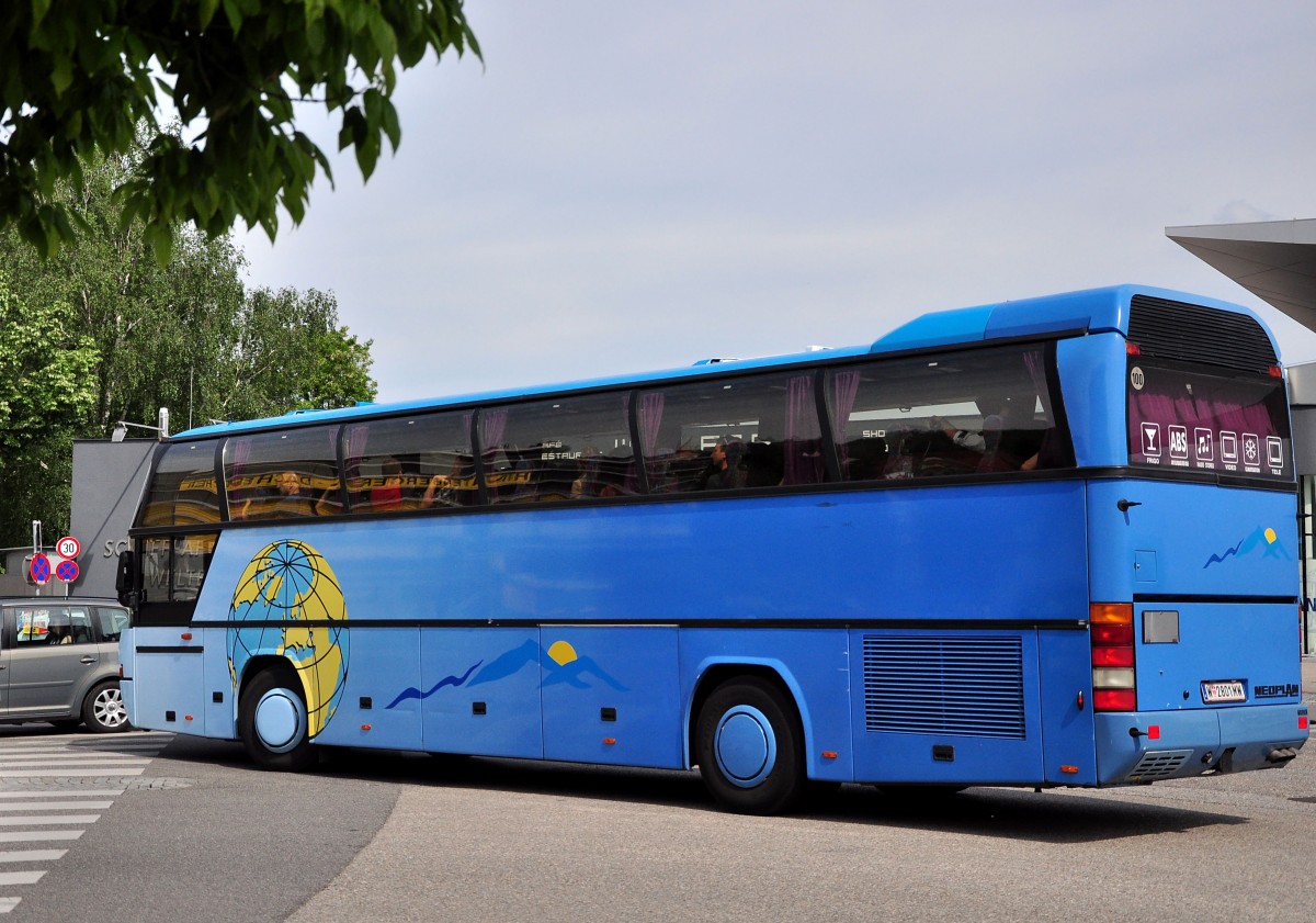 Neoplan Cityliner aus Wien im Mai 2015 in Krems.