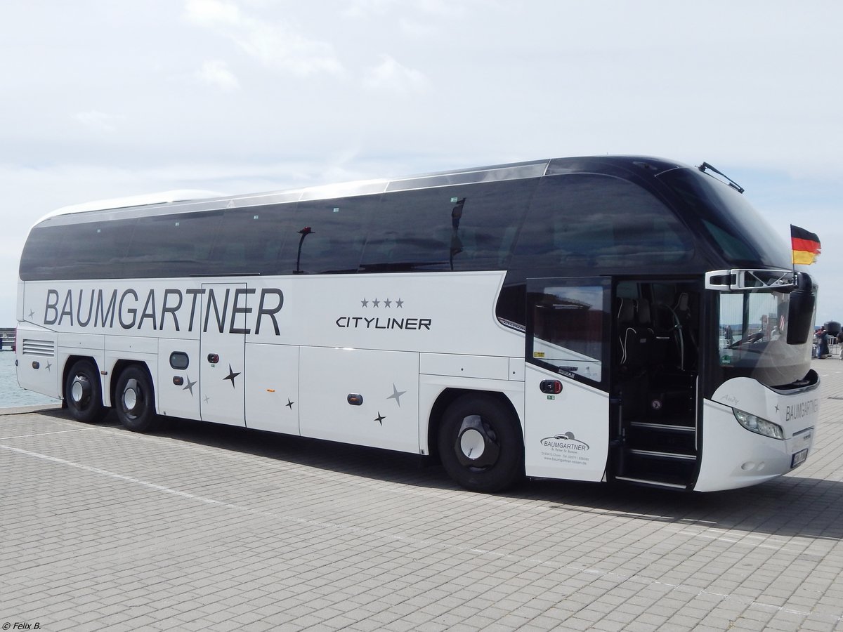 Neoplan Cityliner von Baumgartner aus Deutschland im Stadthafen Sassnitz. 