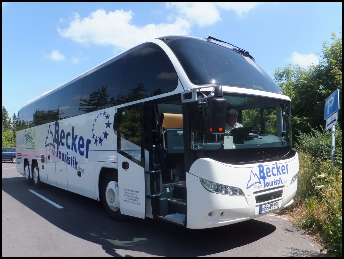 Neoplan Cityliner von Becker Touristik aus Deutschland auf der Wasserkuppe.