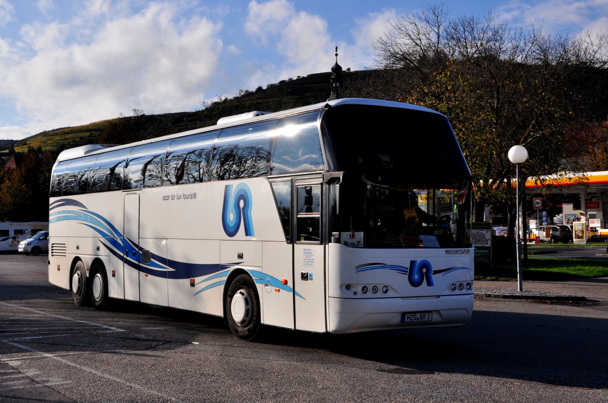 Neoplan Cityliner vom Beckinger Reisedienst aus der BRD am 21.10.2014 in Krems.