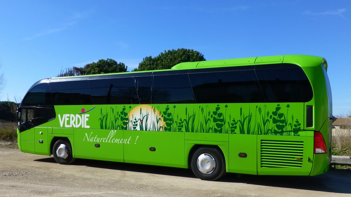 Neoplan Cityliner, beim Bahnhof von Aigues-Mortes (Frankreich, Languedoc, Gard) abgestellt.17.02.2014