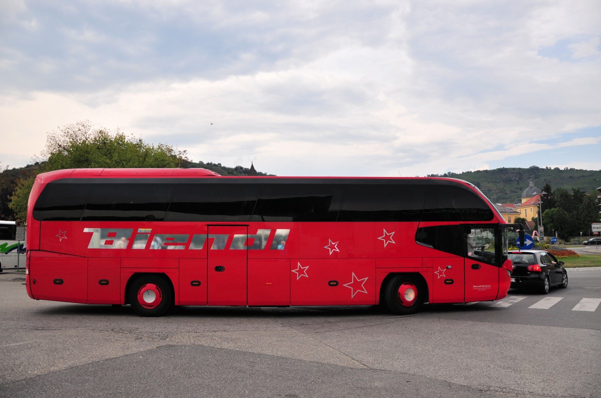 Neoplan Cityliner von Biendl Reisen aus der BRD am 27.JUli 2014 in Krems gesehen.