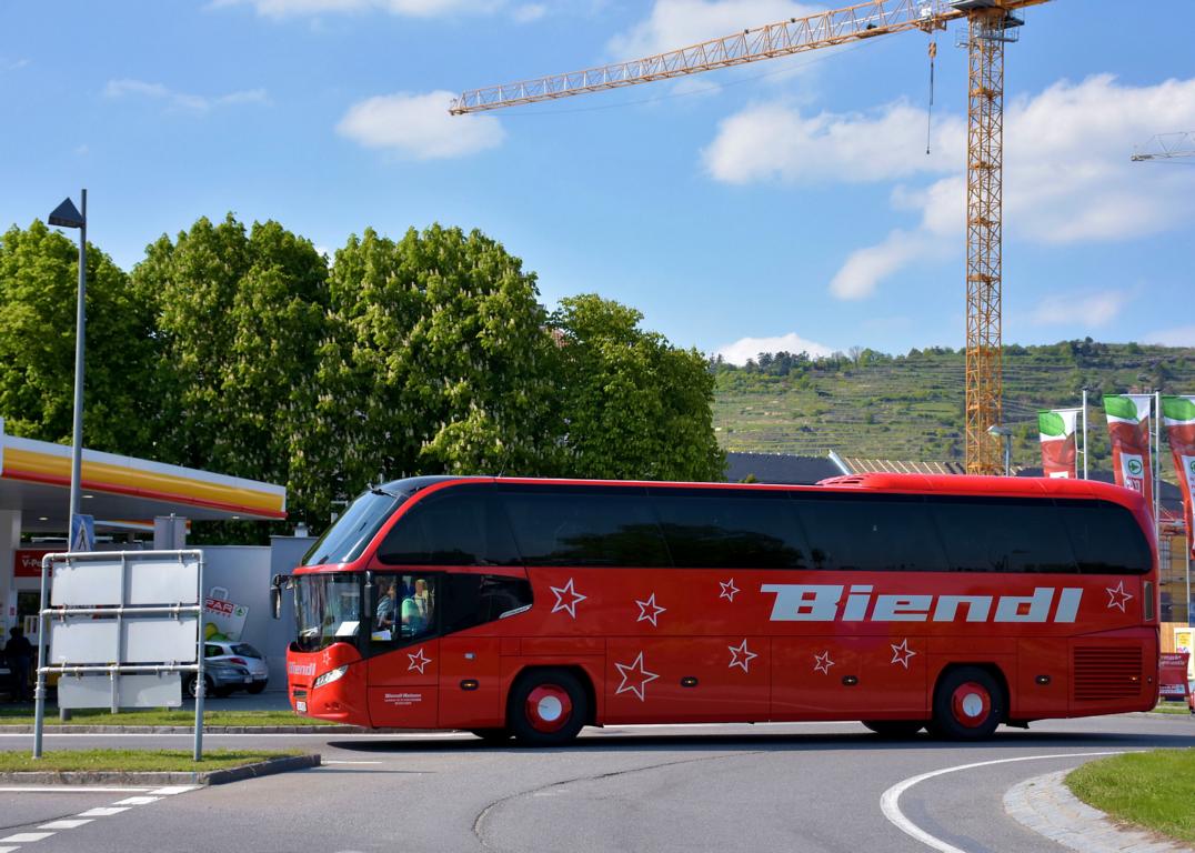 Neoplan Cityliner von Biendl Reisen aus der BRD in Krems.