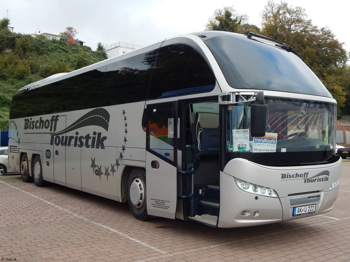 Neoplan Cityliner von Bischoff Touristik aus Deutschland im Stadthafen Sassnitz.