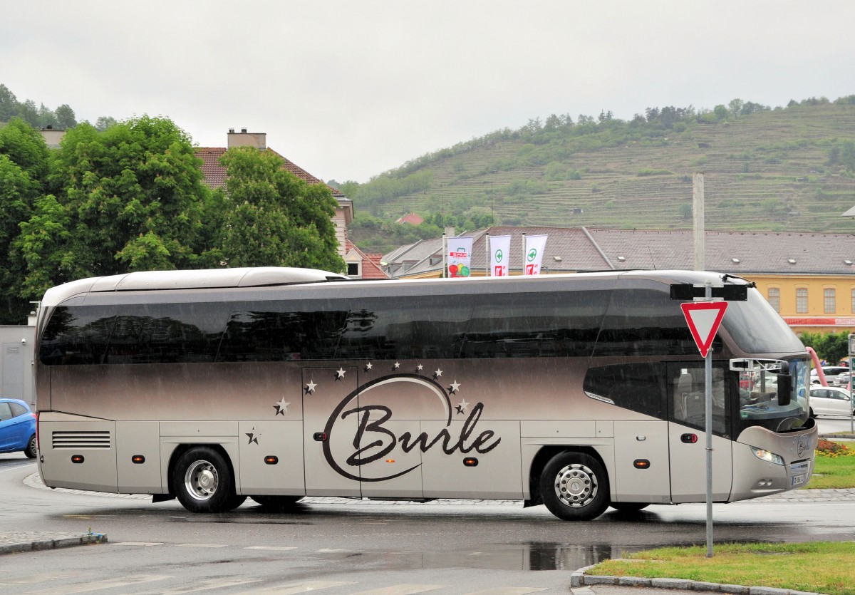 Neoplan Cityliner von Burle aus Italien am 7.Mai 2014 in Krems gesehen.