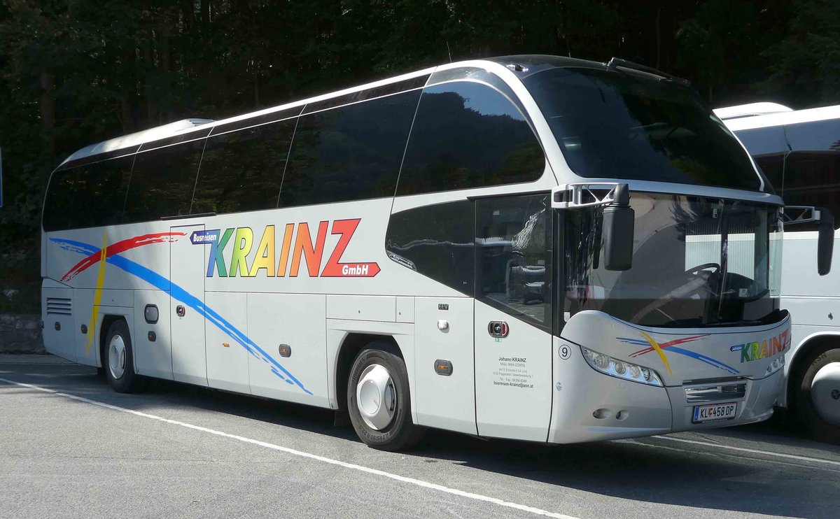 Neoplan Cityliner von Busreisen KRAINZ aus Austria steht auf dem Parkplatz am Königsee im September 2018