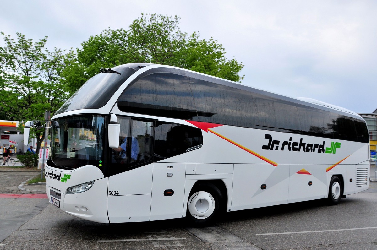 Neoplan Cityliner von Dr. Richard im Mai 2014 in Krems.