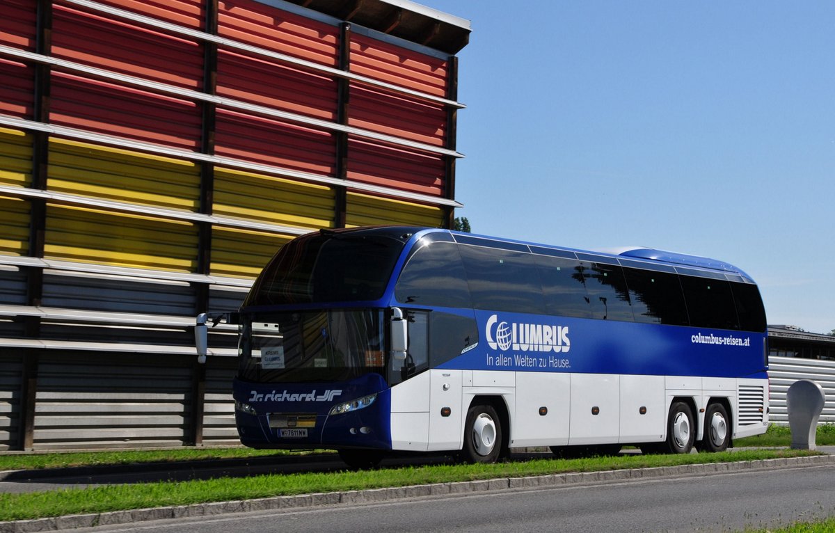 Neoplan Cityliner von Dr. Richard Reisen aus Wien in Krems gesehen.