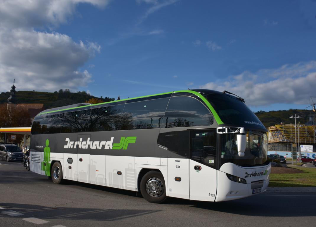 Neoplan Cityliner von Dr. Richard Reisen aus Wien 10/2017 in Krems.