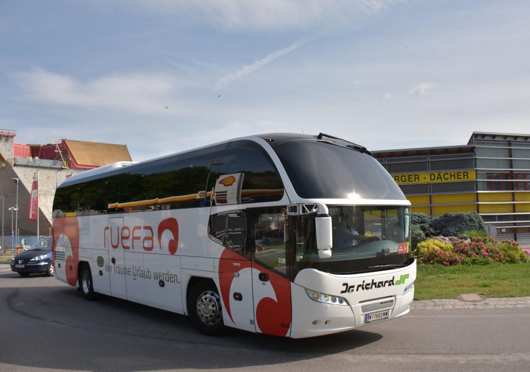 Neoplan Cityliner von Dr. Richard Reisen aus Wien CZ 2018 in Krems.