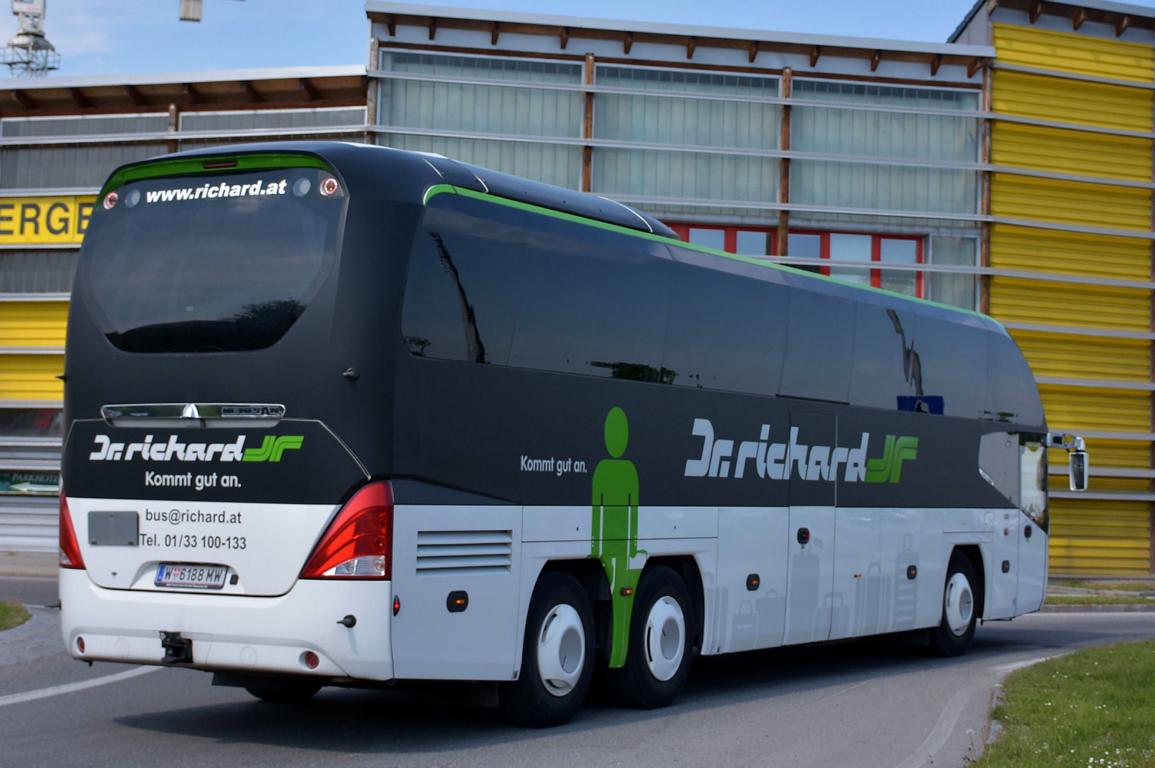 Neoplan Cityliner von Dr. Richard Risen aus Wien in Krems.