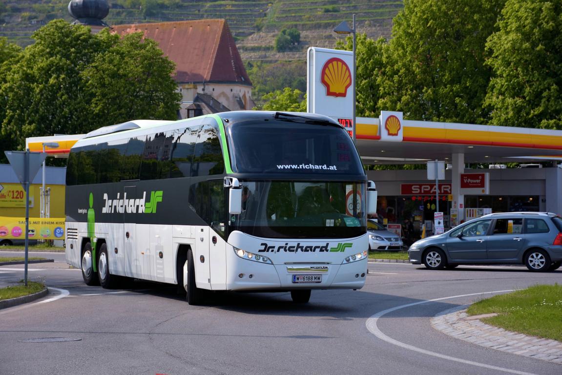 Neoplan Cityliner von Dr. Richard Risen aus Wien in Krems.