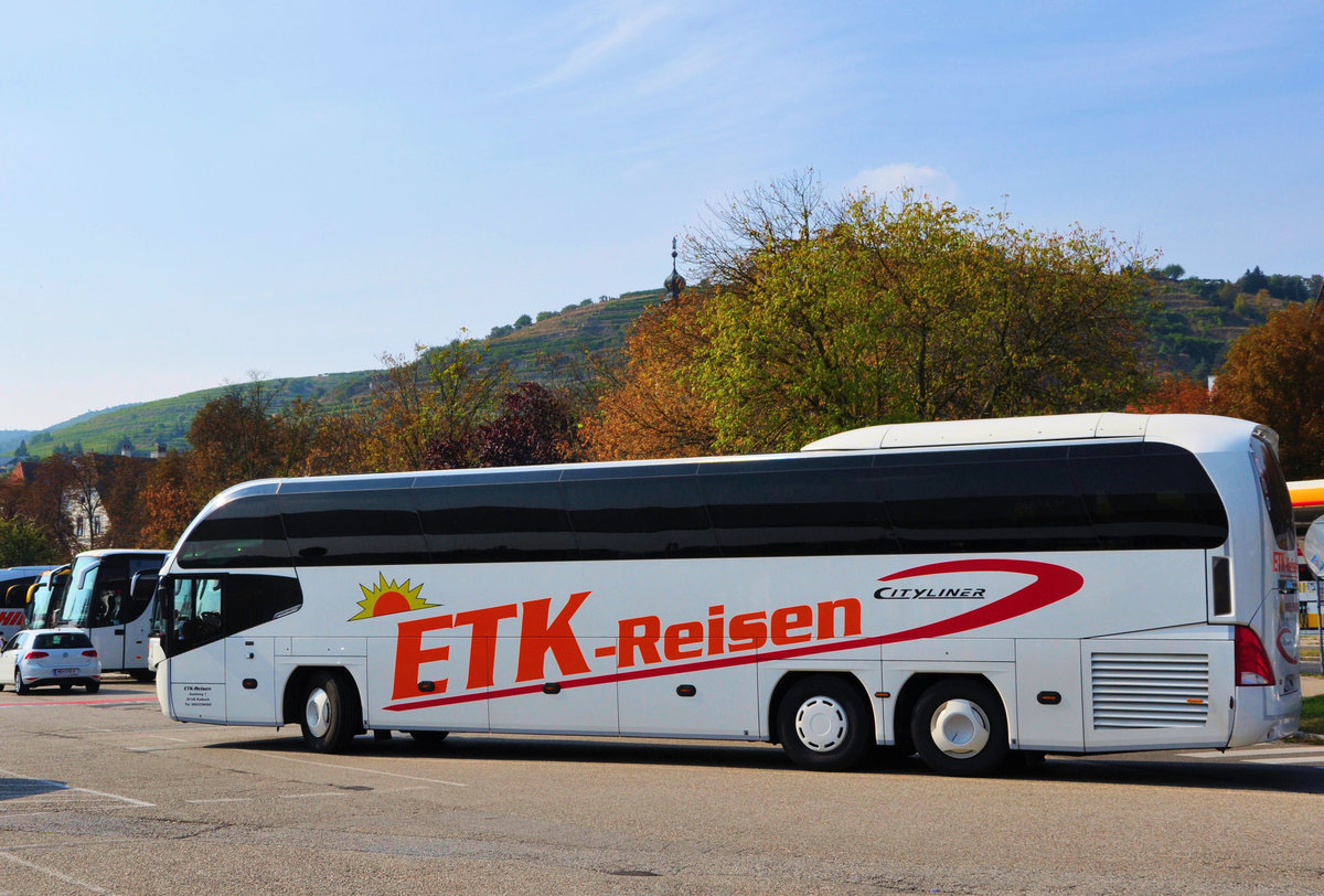 Neoplan Cityliner von ETK Reisen aus der BRD in Krems.