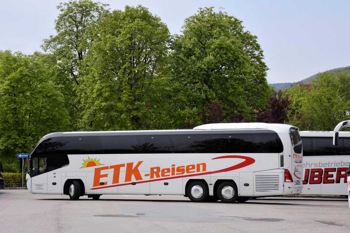 Neoplan Cityliner von ETK Reisen aus der BRD in Krems.