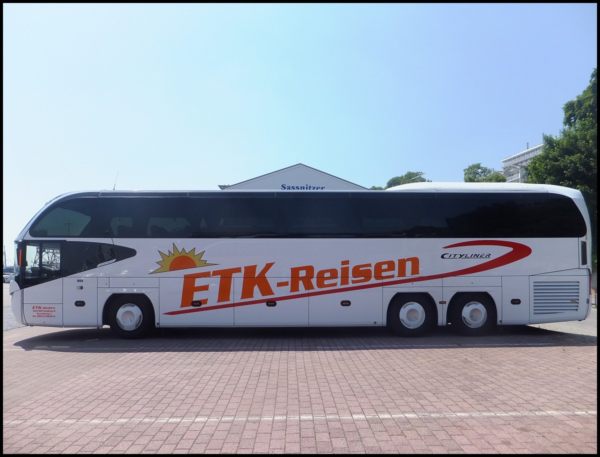 Neoplan Cityliner von ETK-Reisen aus Deutschland im Stadthafen Sassnitz.