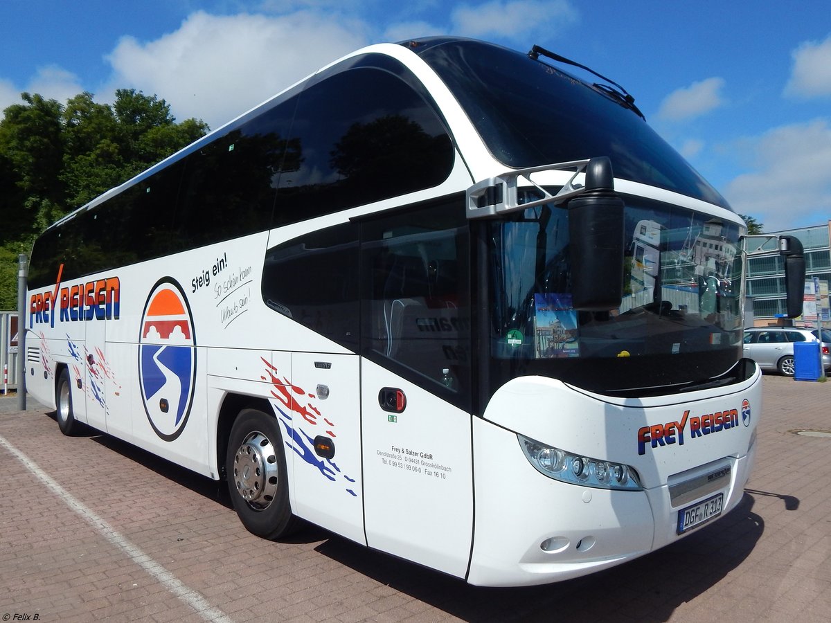 Neoplan Cityliner von Frey Reisen aus Deutschland im Stadthafen Sassnitz. 