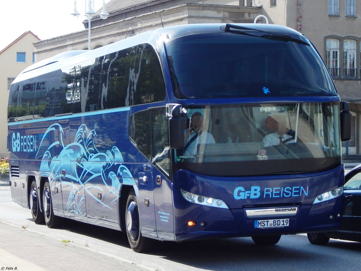 Neoplan Cityliner von GFB-Reisen aus Deutschland in Sassnitz. 