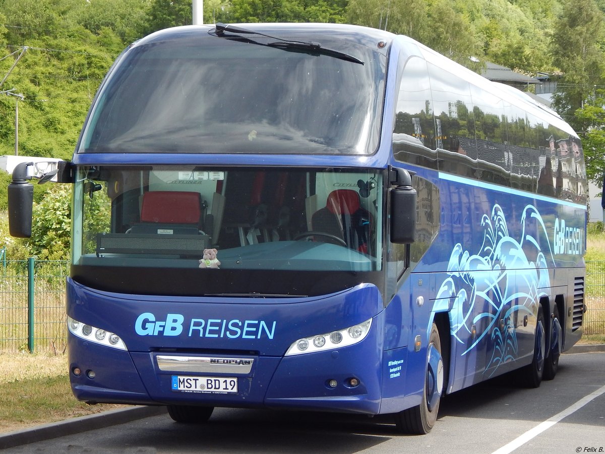 Neoplan Cityliner von GFB-Reisen aus Deutschland in Sassnitz. 