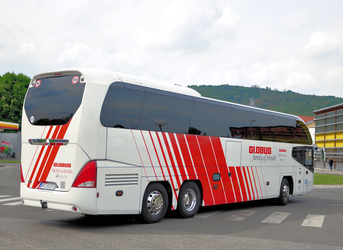 Neoplan Cityliner von Global Travel Hungary in Krems gesehen.