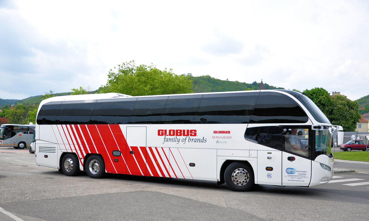 Neoplan Cityliner von Global Travel Hungary in Krems gesehen.