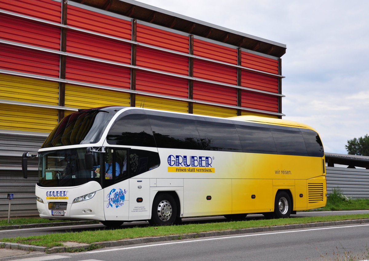 Neoplan Cityliner von Gruber Reisen aus sterreich in Krems gesehen.