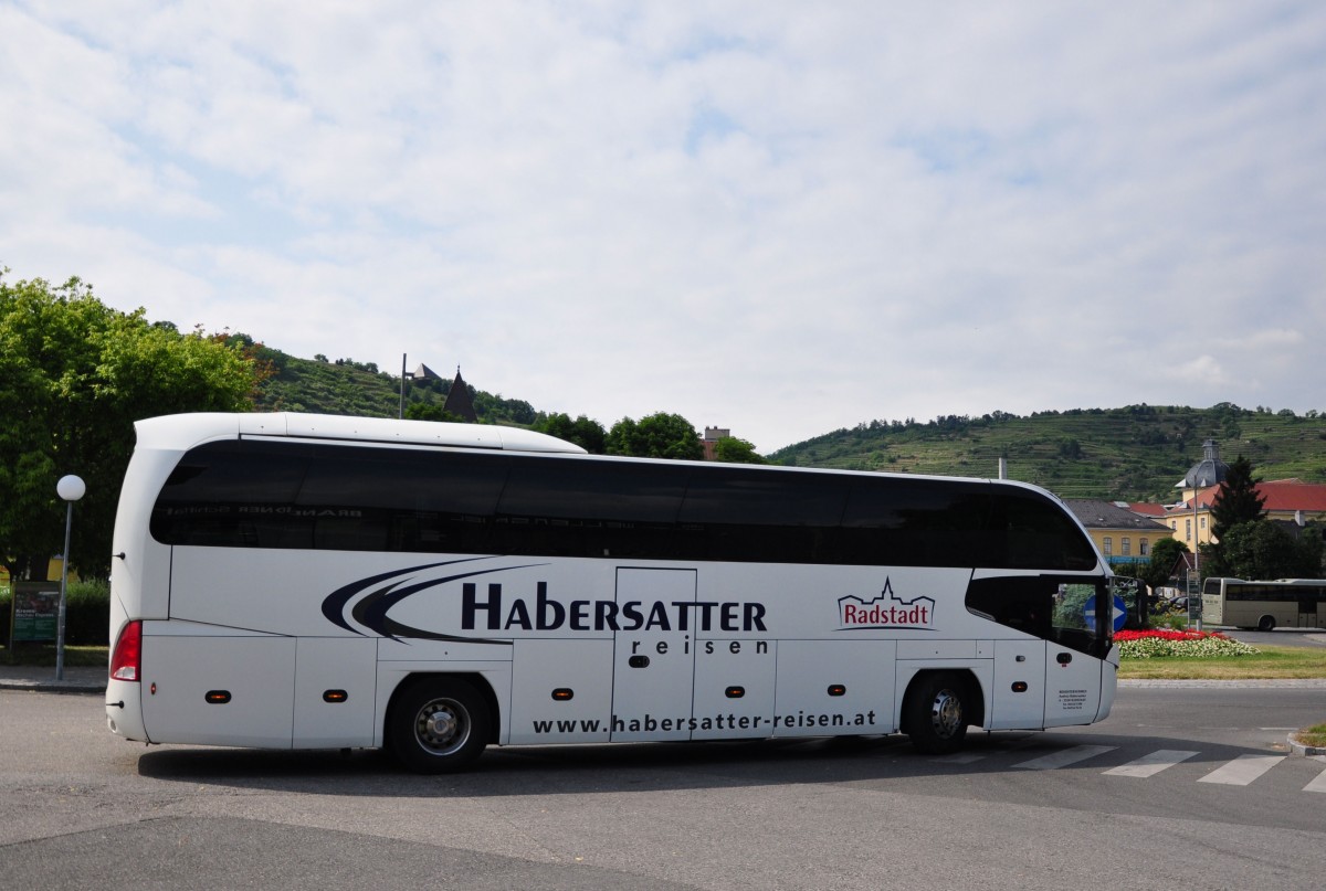 Neoplan Cityliner von Habersatter Reisen aus sterreich im Juni 2015 in Krems gesehen.