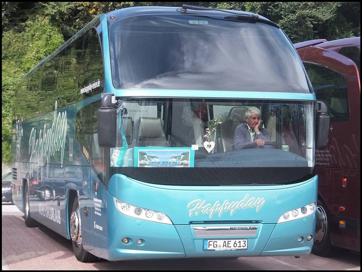 Neoplan Cityliner von Happyday aus Deutschland im Stadthafen Sassnitz.