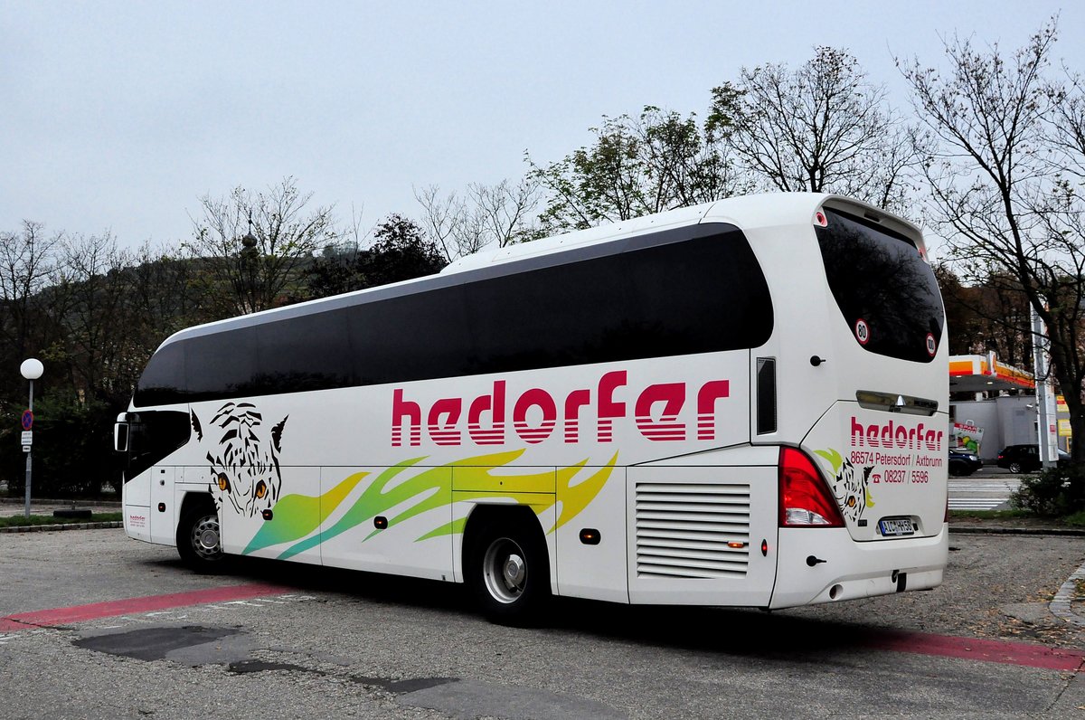 Neoplan Cityliner von Hedorfer Reisen aus der BRD in Krems gesehen.