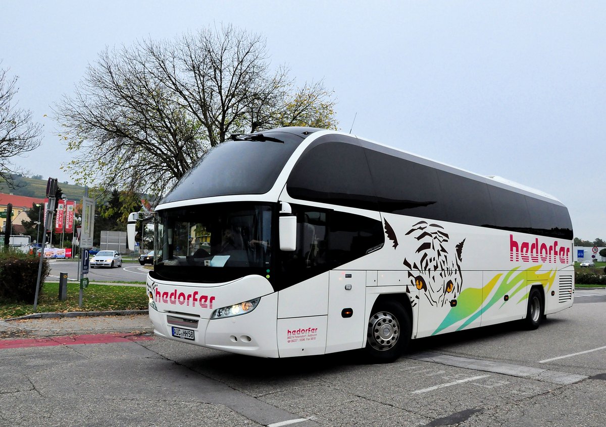 Neoplan Cityliner von Hedorfer Reisen aus der BRD in Krems gesehen.