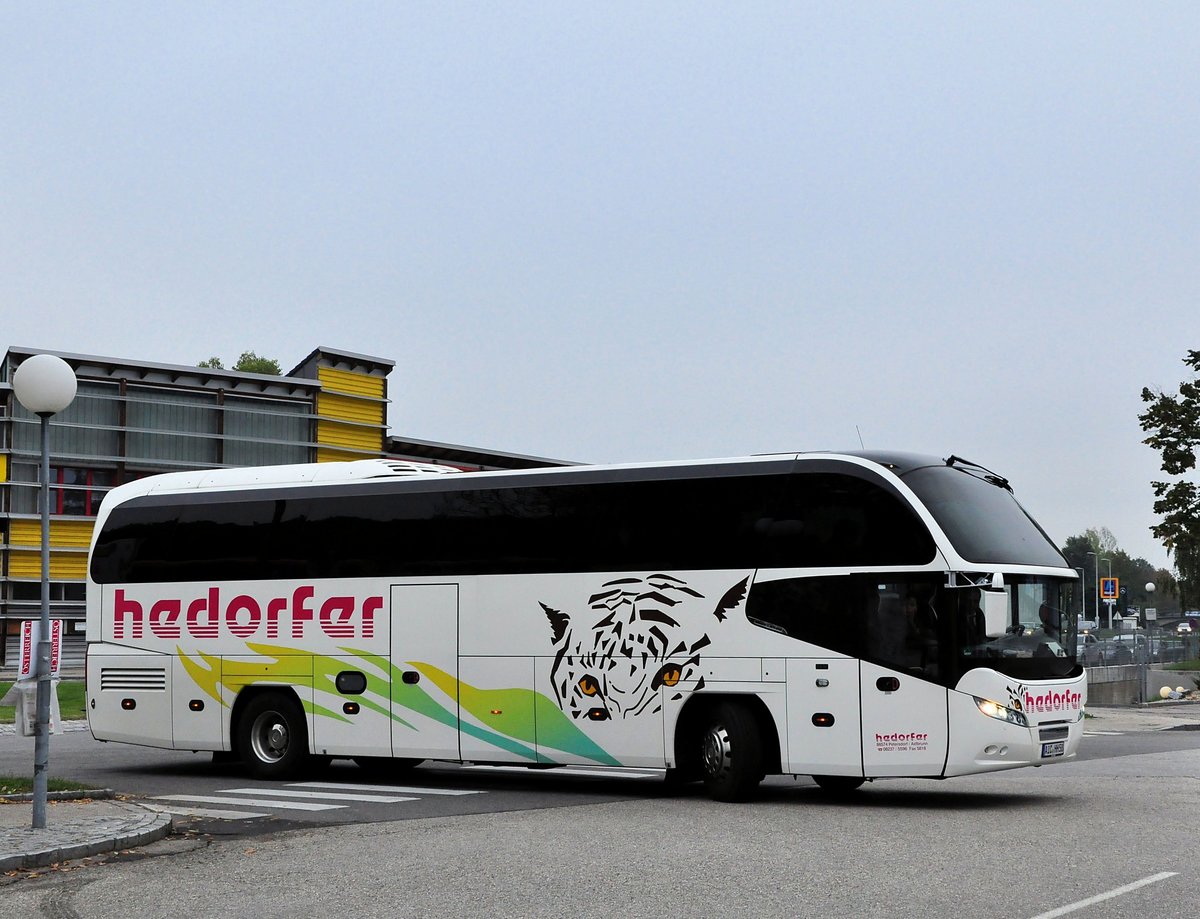 Neoplan Cityliner von Hedorfer Reisen aus der BRD in Krems gesehen.