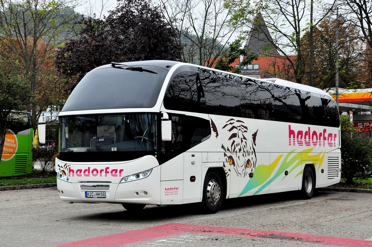 Neoplan Cityliner von Hedorfer Reisen aus der BRD in Krems gesehen.