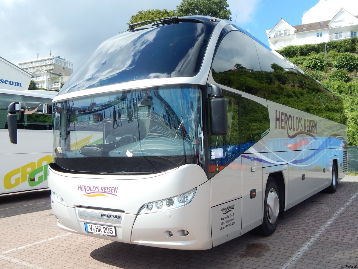 Neoplan Cityliner von Herold's Reisen aus Deutschland im Stadthafen Sassnitz.
