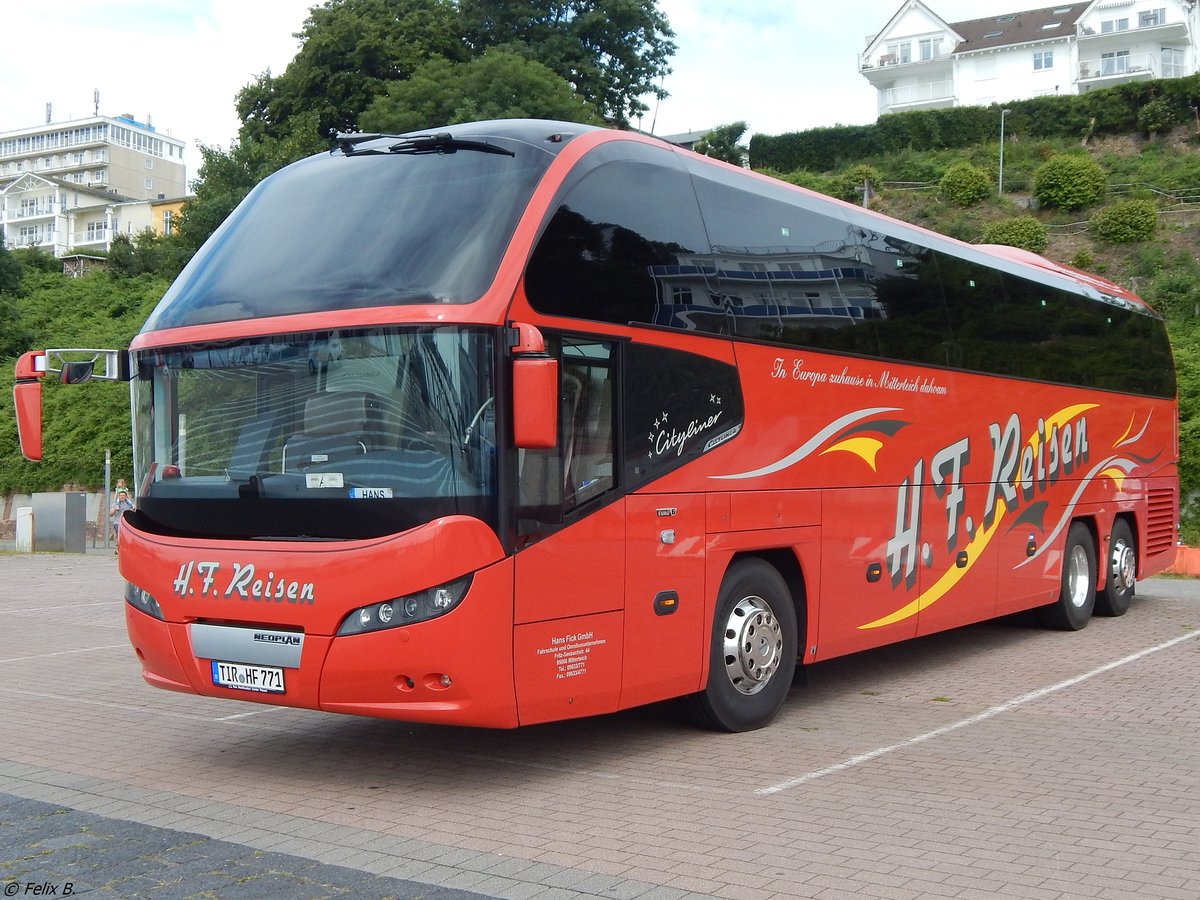 Neoplan Cityliner von H.F. Reisen aus Deutschland im Stadthafen Sassnitz.