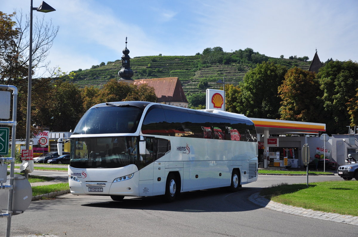 Neoplan Cityliner von HIEMS Travel aus Split in Krems gesehen.